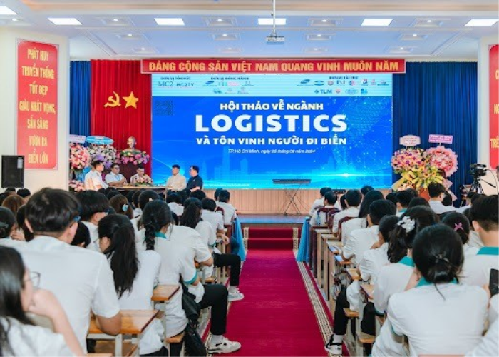 TB20240627142623-hoi-thao-logistics-va-ton-vinh-nguoi--di-bien